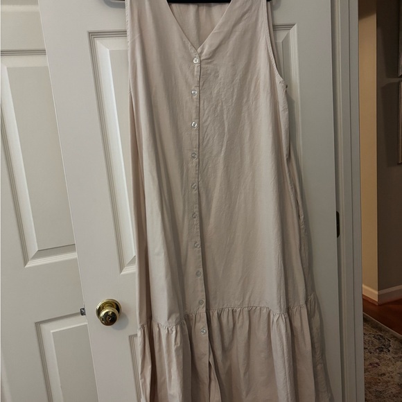 unbranded Dresses & Skirts - Sleeveless Cream Button-Front Maxi Dress
